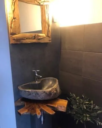 Sehr Schoene Ufernahe Ebenerdige Ferienwohnung Pura Vida Auf Der Halbinsel Scheid Scheid  Exterior foto